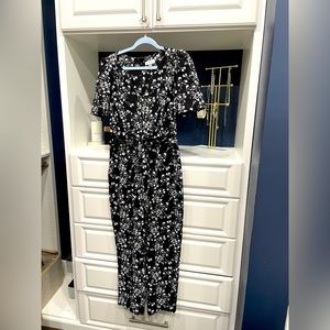 Calvin Klein size 8 jumpsuit black floral with pockets, professional